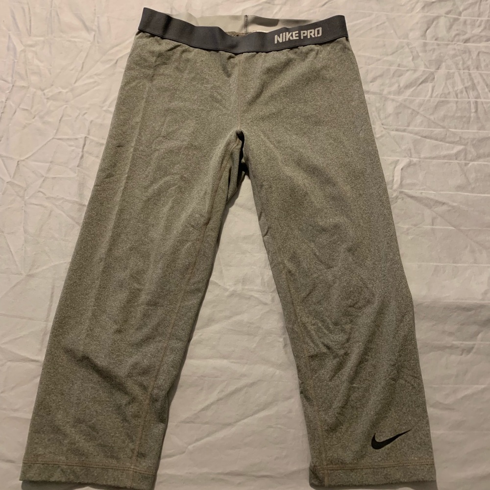 Gray Nike Pro Capri leggings